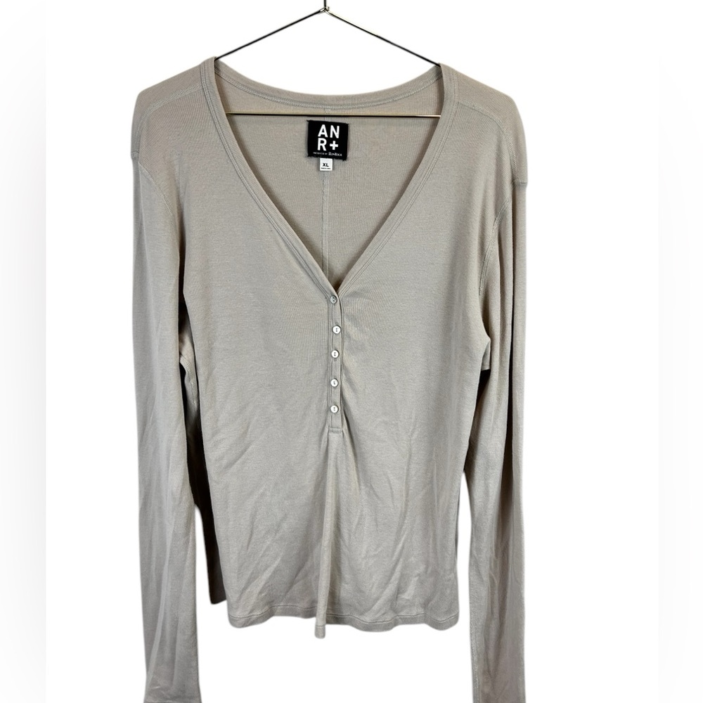 Alp N Rock Shay Henley Shirt Women’s Large Tan/Cream Long Sleeve Organic